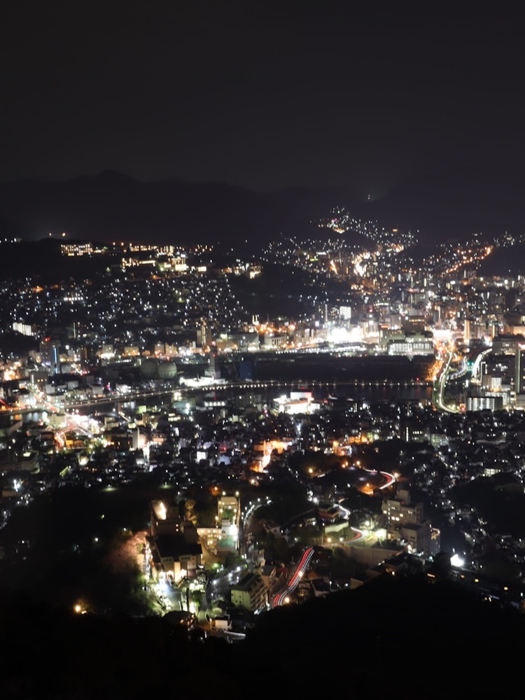 [画像1]長崎県長崎市にある『稲佐山展望台』からの夜景。