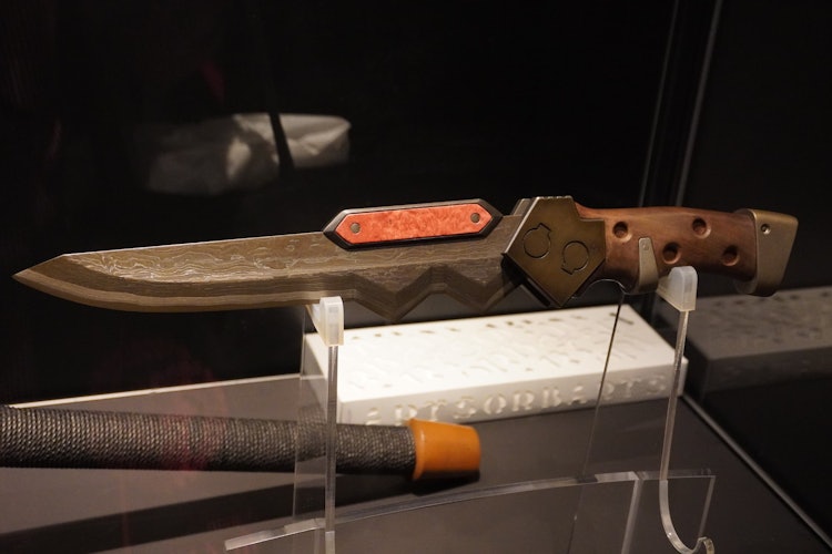 [相片1]这是第一把渐进刀。大马士革钢刀片的图案很漂亮。