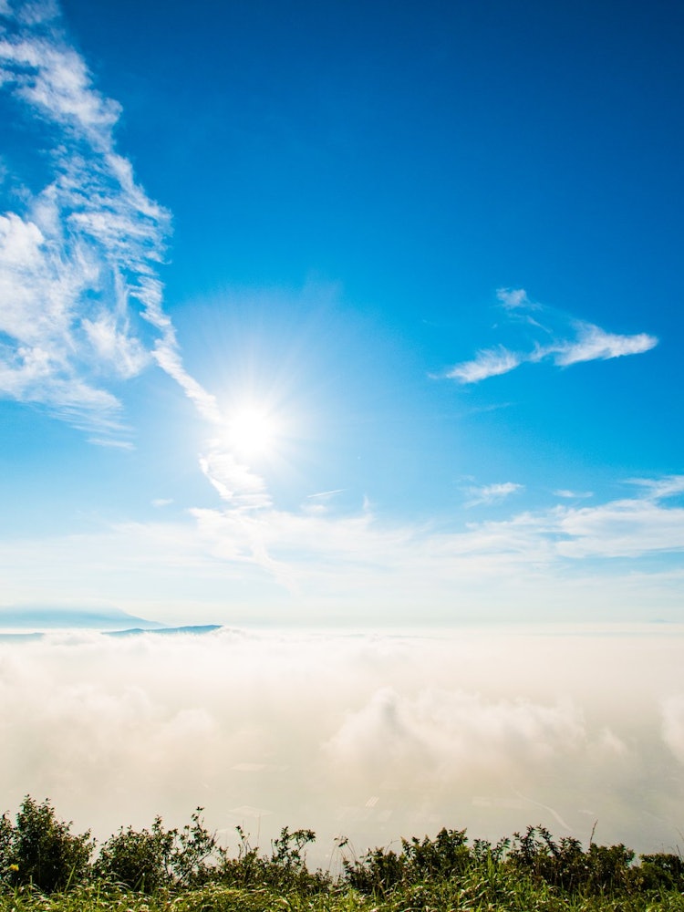 [画像1]熊本阿蘇に住んでいた時期、早朝に見た雲海です。条件が揃わないとなかなか見れない雲海ですが何十回も早起きして挑戦して、やっと見れて時は感激でした！