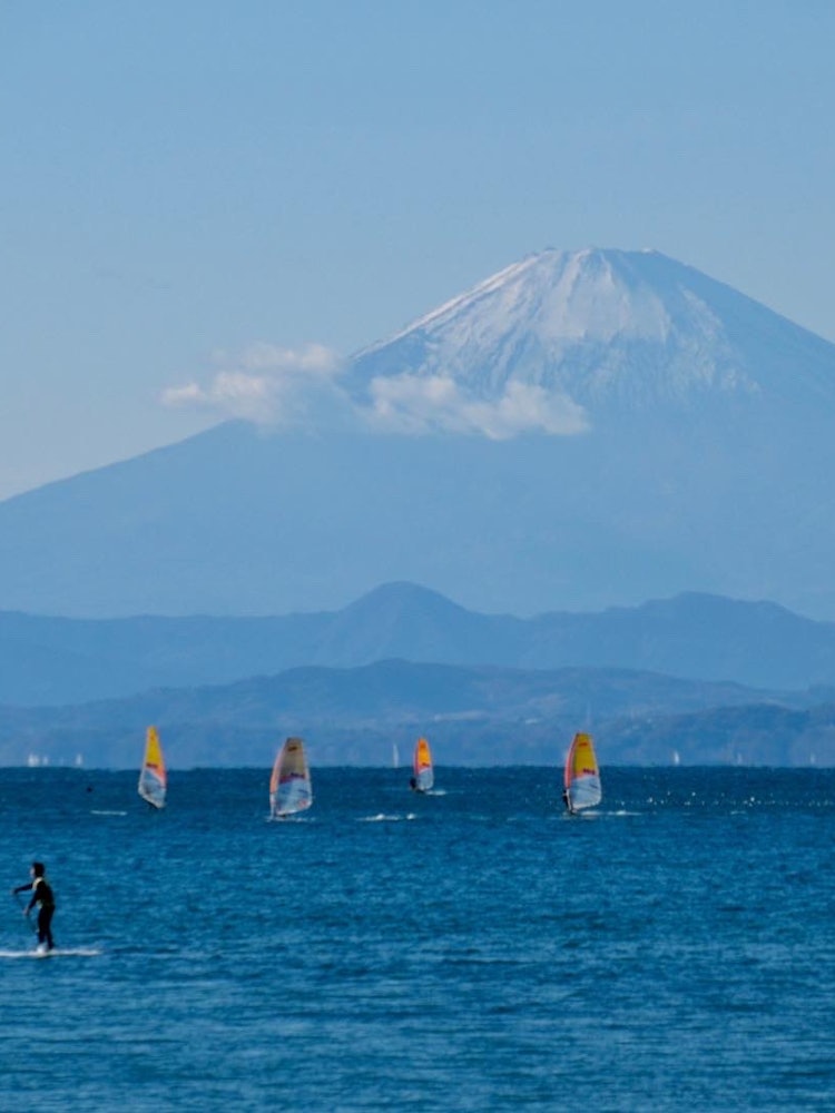 [Image1]On a chilly spring day, the sight of enjoying marine sports with Mt. Fuji in view is very exciting. 