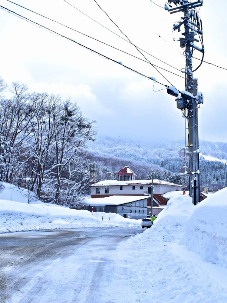[画像1]冬のワンダーランドに向かう途中、あるいは雪の世界と言えます。写真は山形県蔵王山で撮影しました