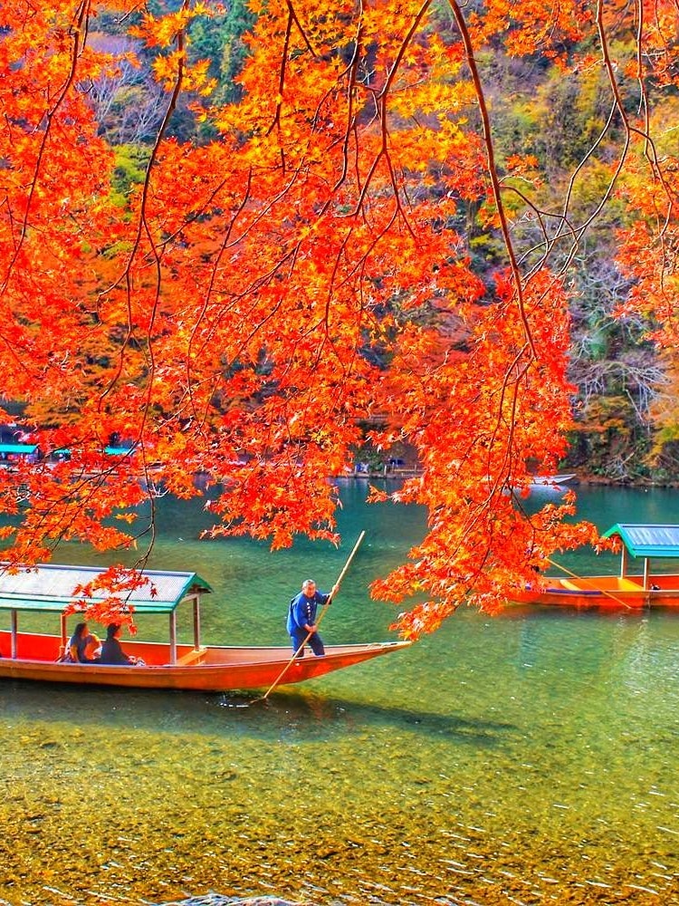 [相片1]當我看到船夫在京都嵐山的保津川上慢慢划船時，我感覺☺️ ❤️仿佛回到了過去。
