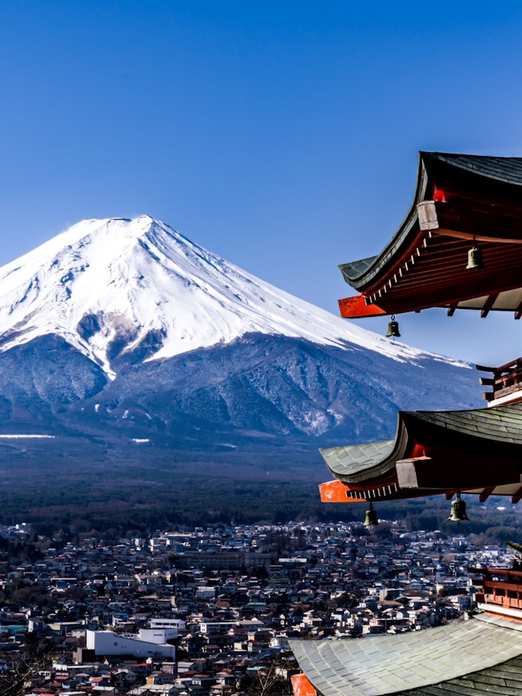 [画像1]背景には富士があります。正面の忠霊塔。必見。