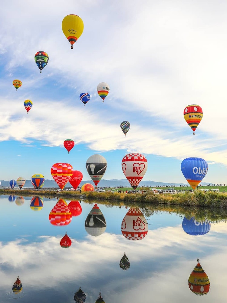 [Image1]Saga Prefecture's Balloon Fiesta!The scenery reflected on the surface of the water is a very nice vi