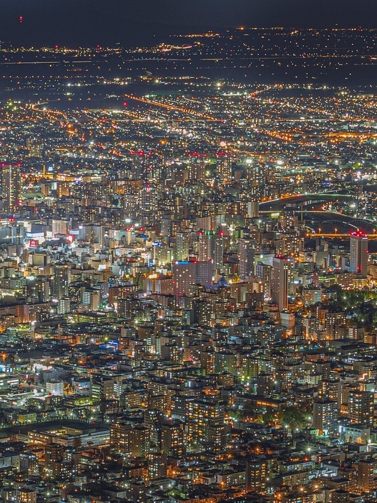 [画像1]札幌夜景札幌は2015年に新三大夜景の一つに選出されましたまるで宝石箱をひっくり返したように光り輝く夜景をお楽しみください