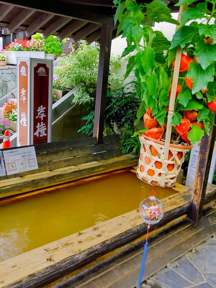 [Image1]It is a foot bath of Ikaho Onsen.In the summer of Ikaho, the wind chimes 🎐 of demon lanterns are low