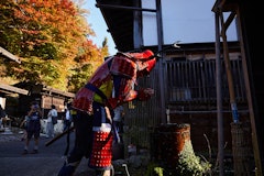 [Image2]SAMURAI quenches his thirst with spring water at Samurai Road during his trip.旅の途中サムライロードにて、湧き水で喉の乾き