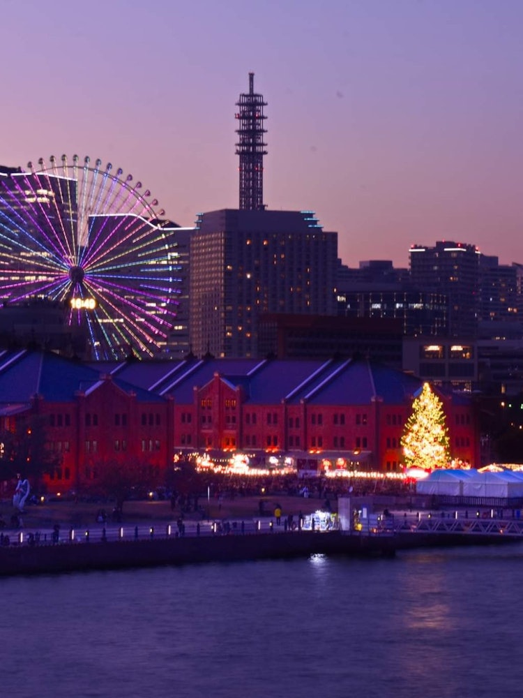 [相片1]享受横滨红砖仓库的蓝色时光和圣诞市场。照片拍摄自大三桥国际邮轮码头。白天，我还从游轮上看到了著名的富士山。