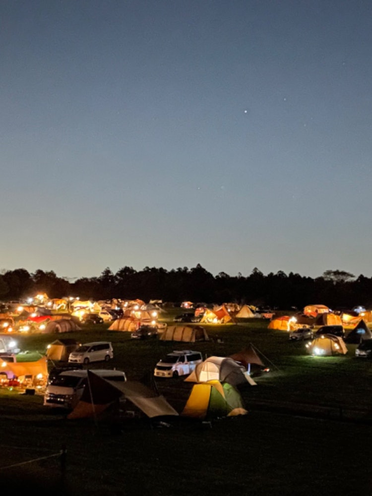 [Image1]The night at the Makiba auto campsite in the forest is as beautiful as illumination.