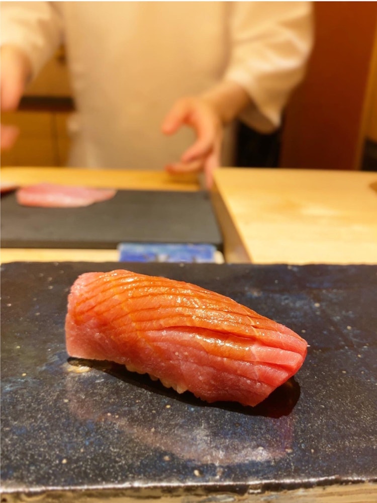[相片1]东银座的著名餐厅，寿司小野寺的金枪鱼面。这里也讲英语。这是我在东京最喜欢的寿司店。