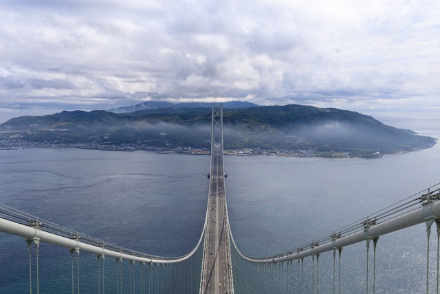 [Image1]明石大橋からの淡路島側の眺めです😀普段私が見てる光景です