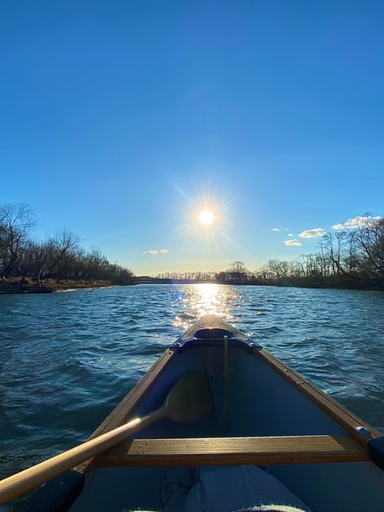 [相片1]钏路沼泽独木舟在冬天人少的时候。阶梯式冰艺是由独木舟在水边形成的波浪创造的。这是一次美丽的独木舟体验，就像通往天堂的道路一样。#Outdoor #Photo竞赛